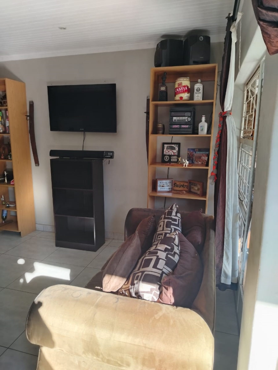 2 Bedroom Property for Sale in Langenhovenpark Free State